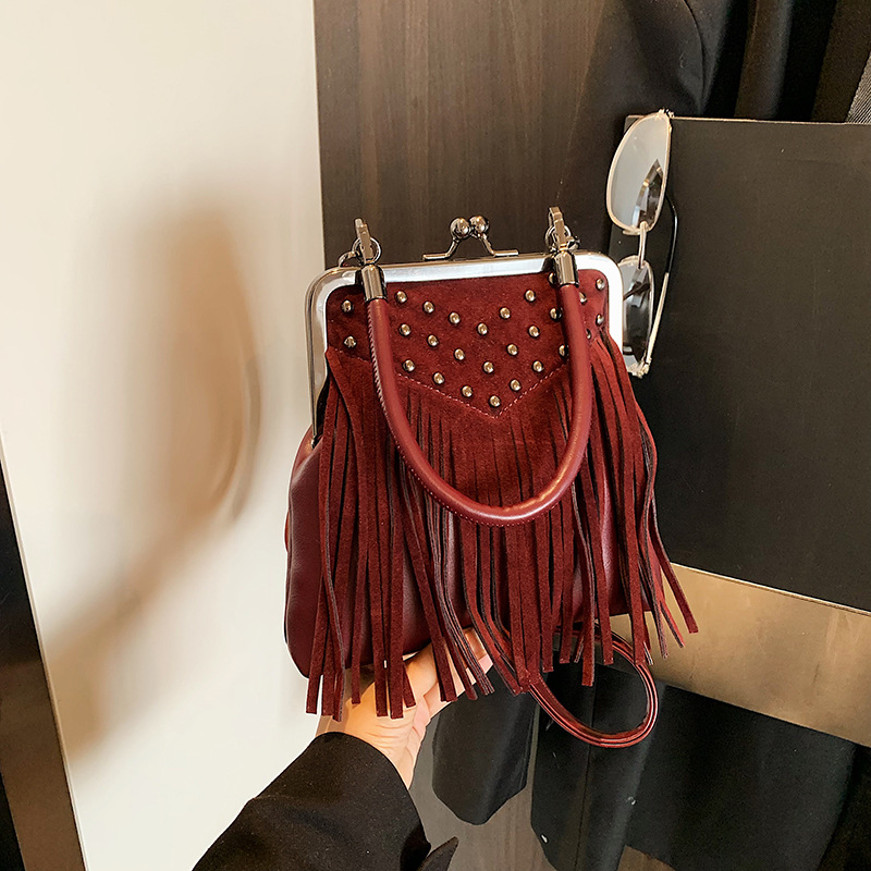 Women Bags Collection - Borsa a mano con rivetti alla