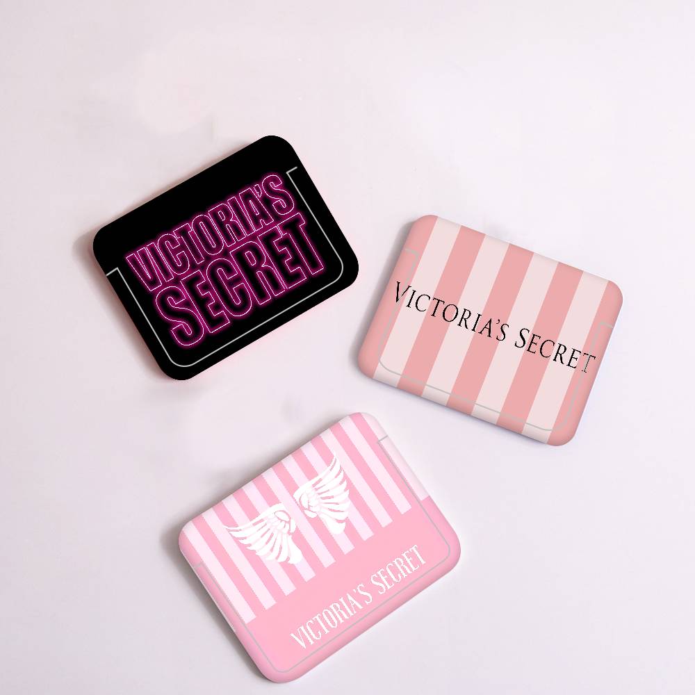 Porta Badge HD Sticker V-Victo - Women'S Bags Victoria recensione e prezzo